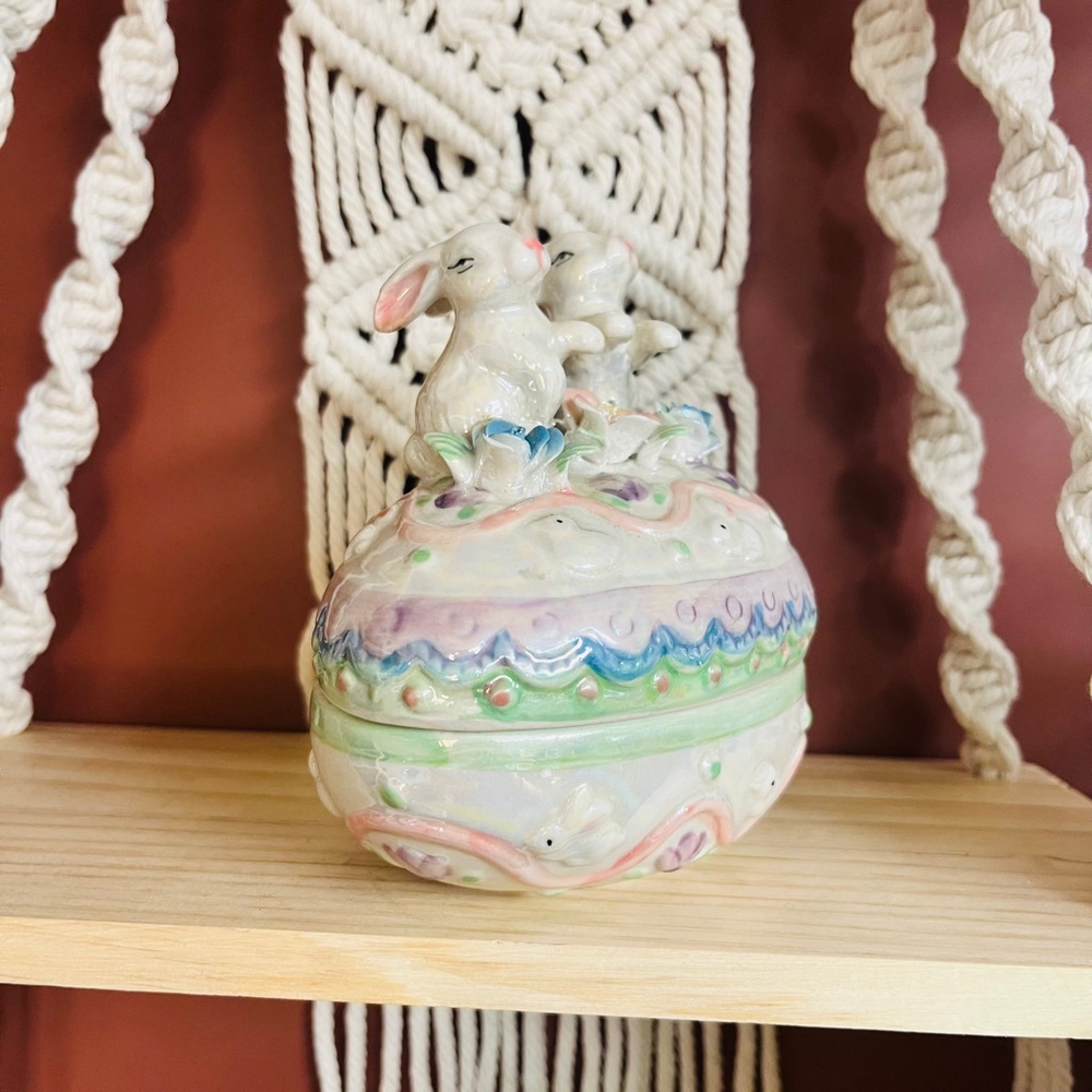 Easter Egg Trinket Box Bunny Rabbit Flowers Iridescent Finish Multicolor - Picture 2 of 9